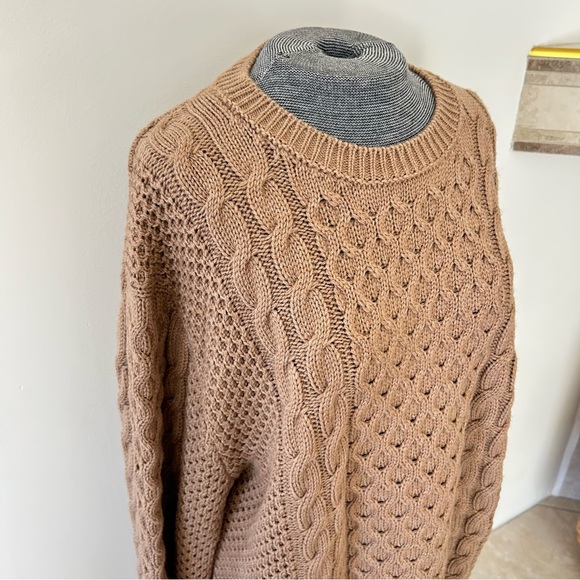 Saks Fifth Avenue 70% Wool Women’s Kable Knit Camel Sweater Size L - Picture 4 of 11